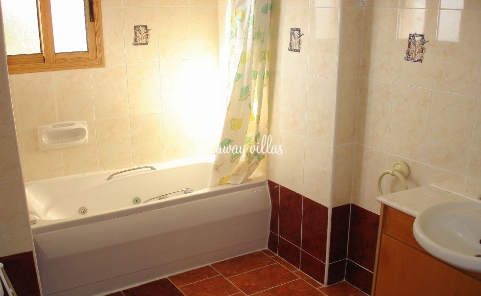 Villa - Lambrini - Coral-Bay-