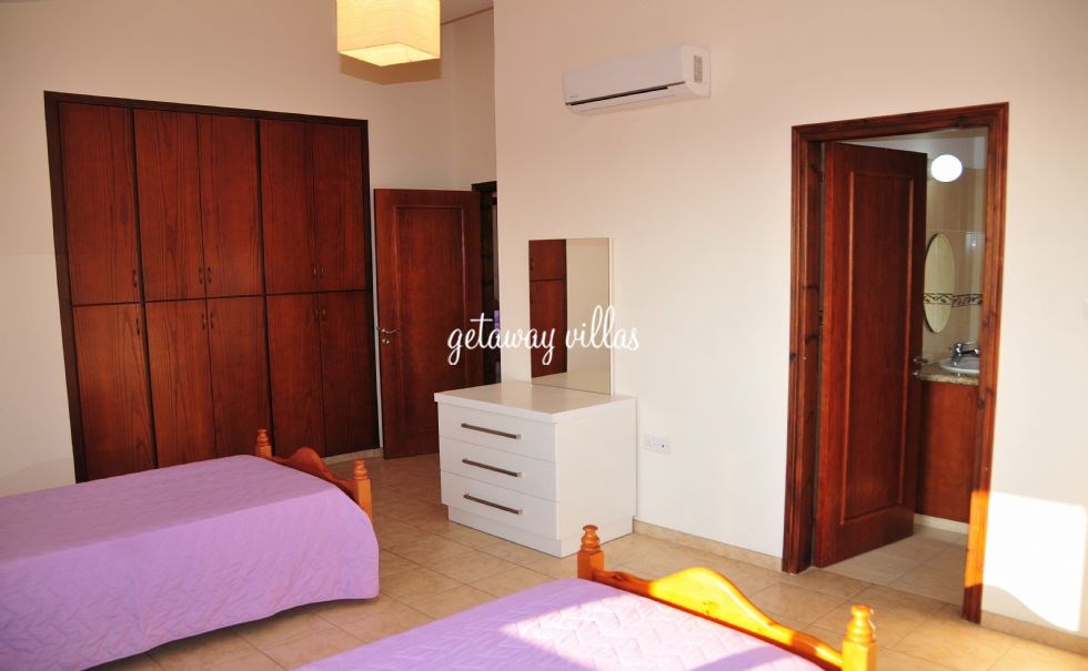 Villa - Nicola - Coral-Bay-Centre-